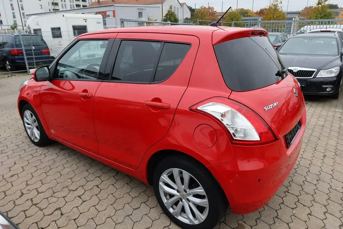 Gebraucht Suzuki Swift Comfort 94 PS (69 kW) 2016 Rot Kleinwagen