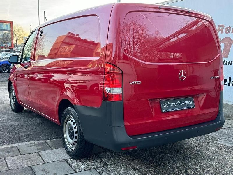 Gebraucht Mercedes Vito 102 PS (75 kW) 2021 Rot Van