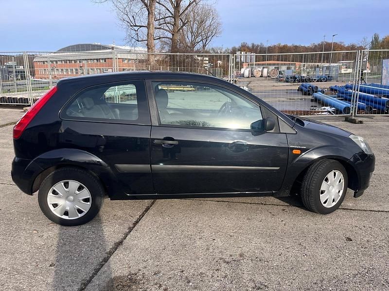 Gebraucht Ford Fiesta 69 PS (50 kW) 2007 Schwarz Kleinwagen