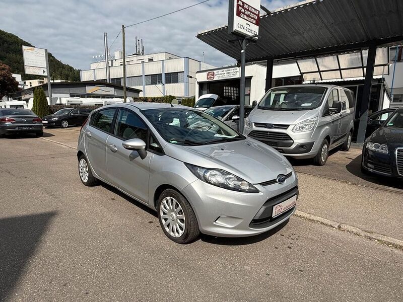 Gebraucht Ford Fiesta Trend 95 PS (69 kW) 2012 Polarsilber metallic Kleinwagen