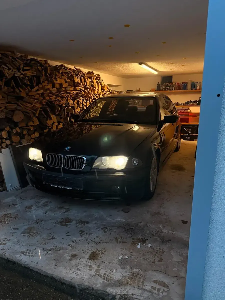 Używany BMW 320 136 KM (100 kW) 2000 Czarny Sedan/Limuzyna