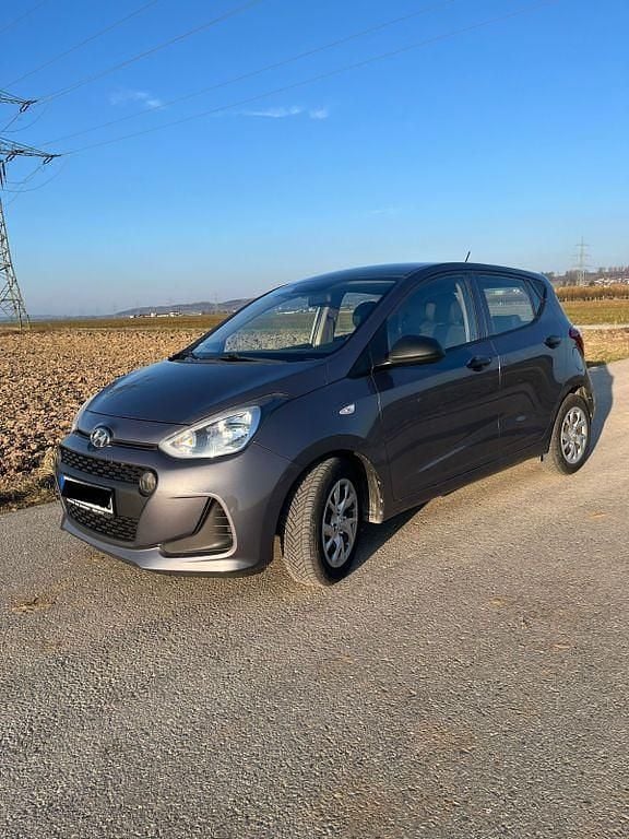 Gebraucht Hyundai i10 67 PS (49 kW) 2017 Grau Kleinwagen