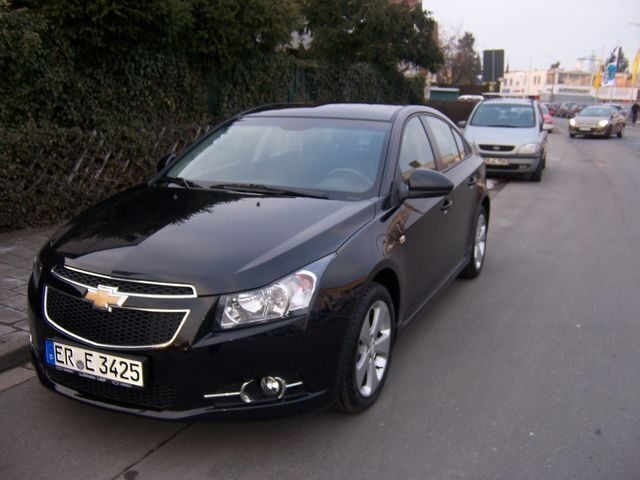 Gebraucht Chevrolet Cruze LS 192 PS (141 kW) 2011 Schwarz metallic Limousine