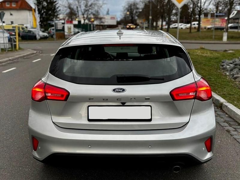 Gebraucht Ford Focus Titanium 125 PS (91 kW) 2019 Silber Limousine