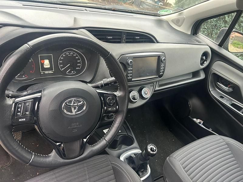 Gebraucht Toyota Yaris Comfort 72 PS (52 kW) 2018 Grau Kleinwagen