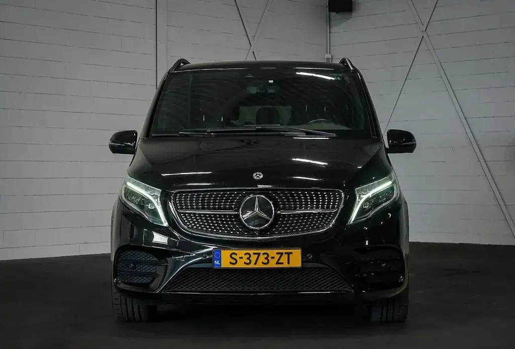 Gebraucht Mercedes V300 AMG line 237 PS (174 kW) 2022 Schwarz Van / Kleinbus