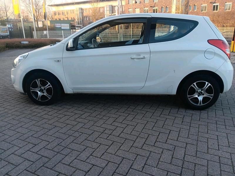 Gebraucht Hyundai i20 78 PS (57 kW) 2010 Weiß Kleinwagen