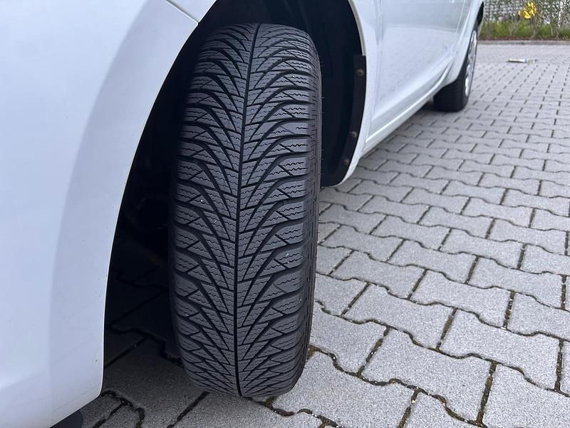 Gebraucht Hyundai i20 78 PS (57 kW) 2009 Weiß Kleinwagen