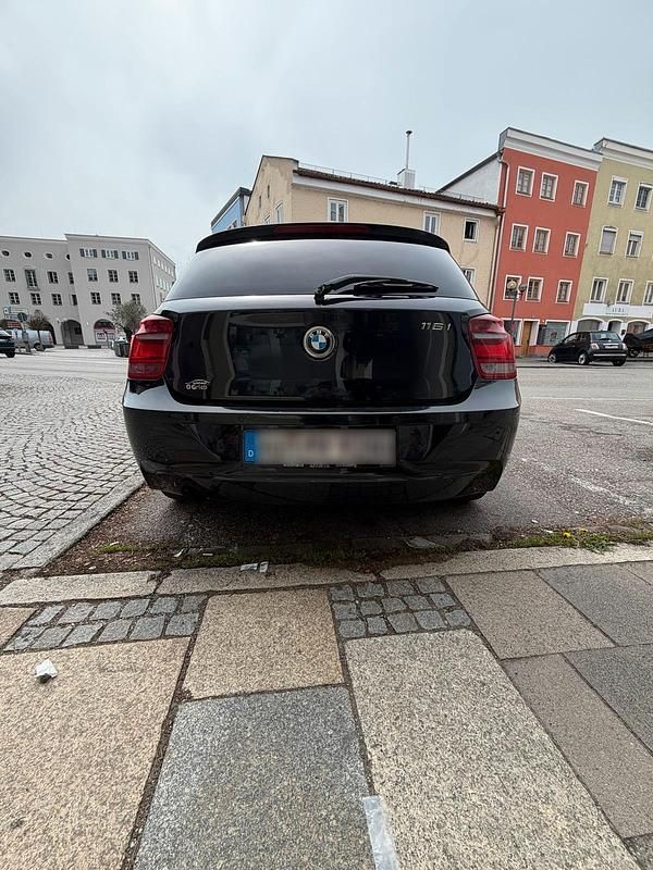 Gebraucht BMW 116 136 PS (100 kW) 2012 Schwarz Kleinwagen