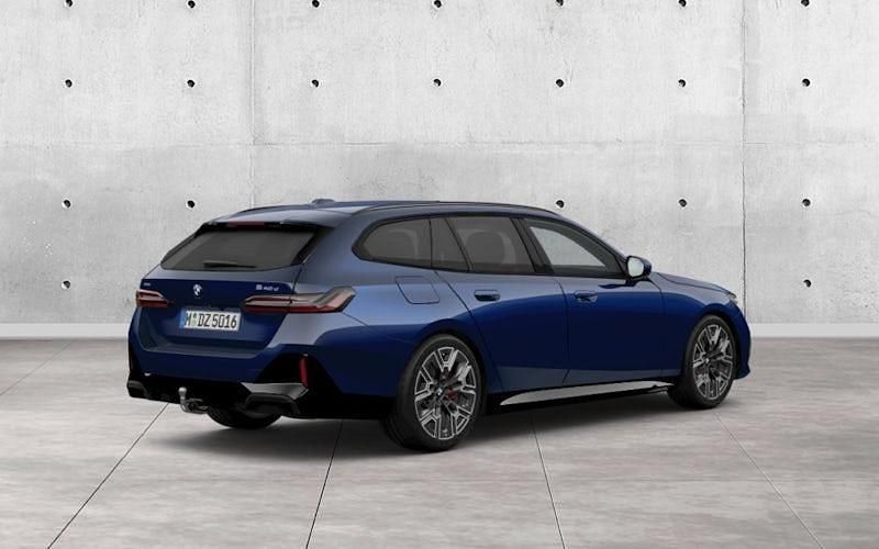 Neu BMW 540 303 PS (222 kW) 2026 Blau Kombi