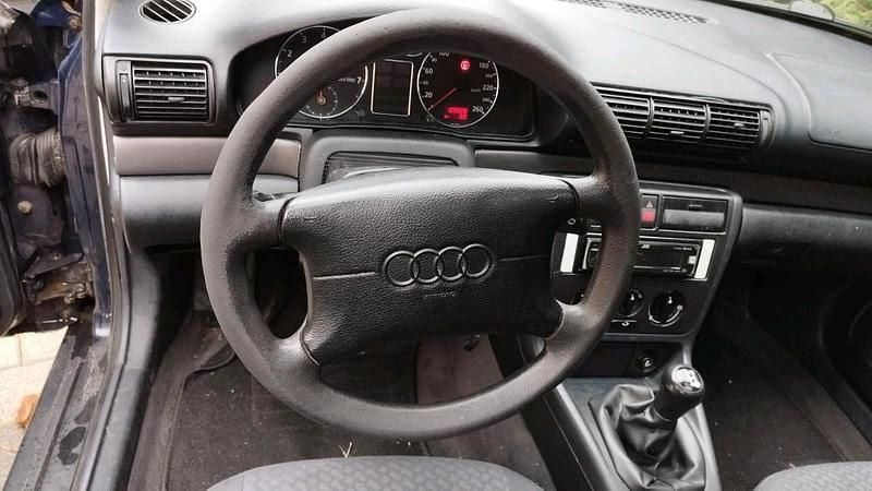 Gebraucht Audi A4 101 PS (74 kW) 1997 Blau Limousine