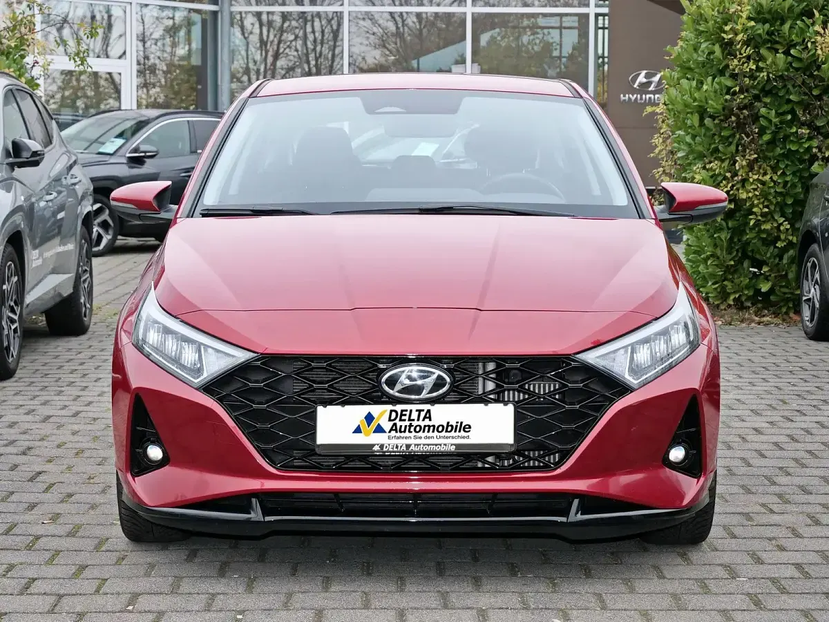 Gebraucht Hyundai i20 Trend 101 PS (74 kW) 2023 Rot Kleinwagen