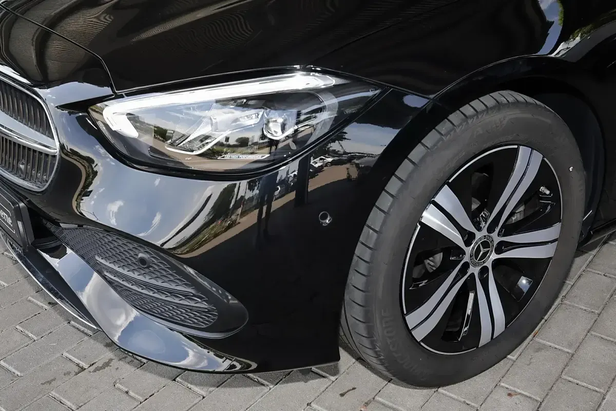 Gebraucht Mercedes C180 Avantgarde 170 PS (125 kW) 2025 Obsidianschwarz Limousine