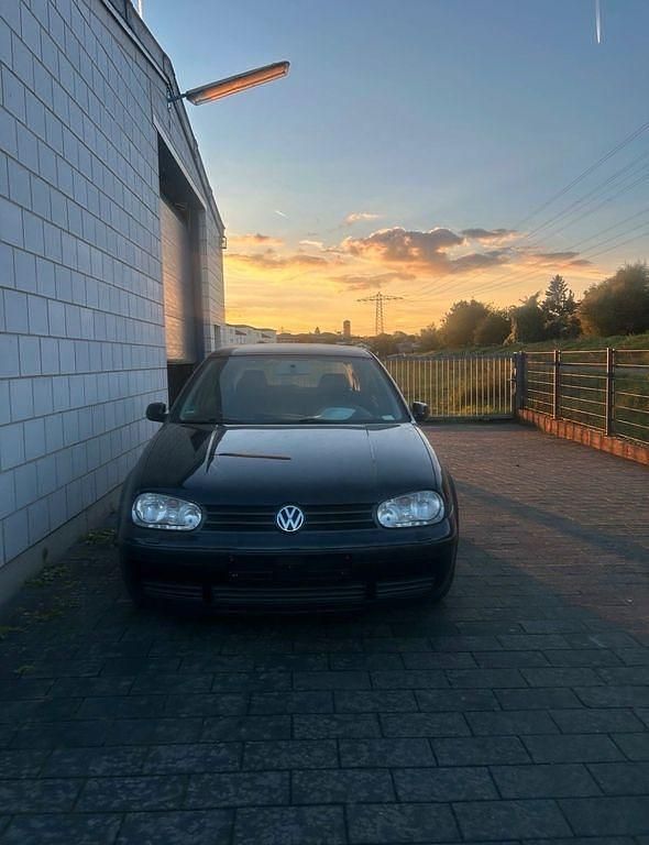 Schwarz Gebraucht 2002 VW Golf IV Basis Limousine | 1.000 € (Fairer Preis) - Bild 1/4