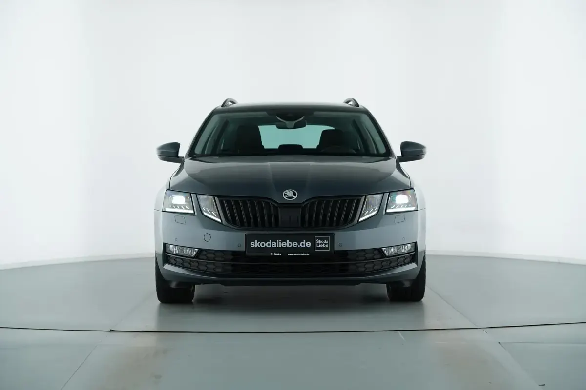 Gebraucht Skoda Octavia Clever 150 PS (110 kW) 2018 Quarzgrau metallic Kombi