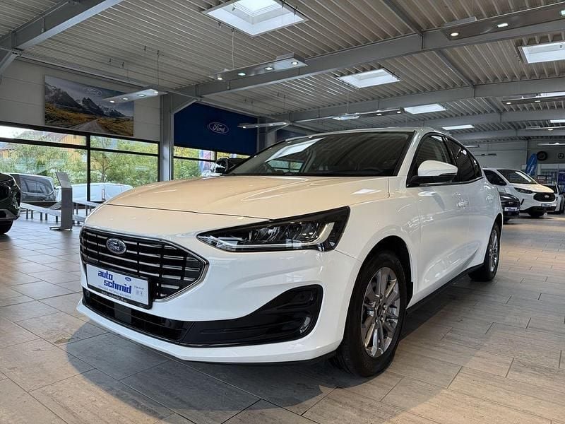 Frostweiß Gebraucht 2023 Ford Focus Titanium Limousine | 18.990 € (Fairer Preis) - Bild 1/4