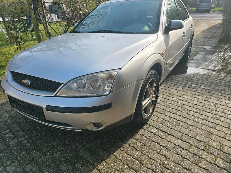 Gebraucht Ford Mondeo Ghia 170 PS (125 kW) 2002 Silber Limousine