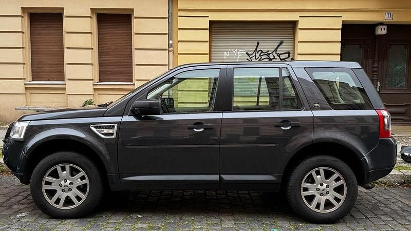 Grau Gebraucht 2009 Land Rover Freelander 2 SUV | 5.850 € (Fairer Preis) - Bild 1/4