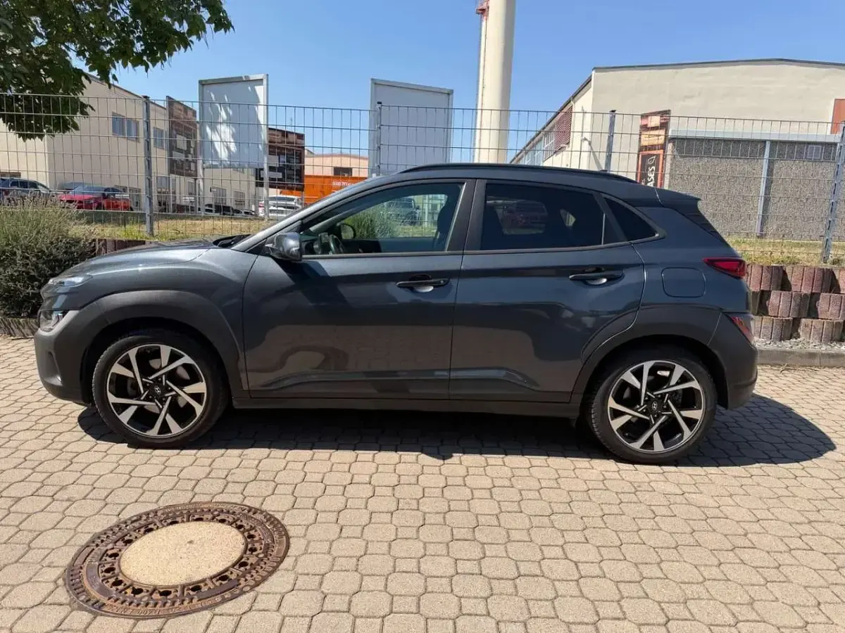 Gebraucht Hyundai Kona Pure 120 PS (88 kW) 2021 Dark knight SUV
