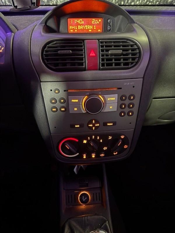 Second-hand Opel Corsa 80 CP (58 kW) 2004 Argintiu Hatchback
