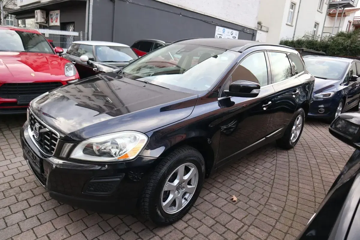 Gebraucht Volvo XC60 Momentum 163 PS (119 kW) 2010 Schwarz SUV