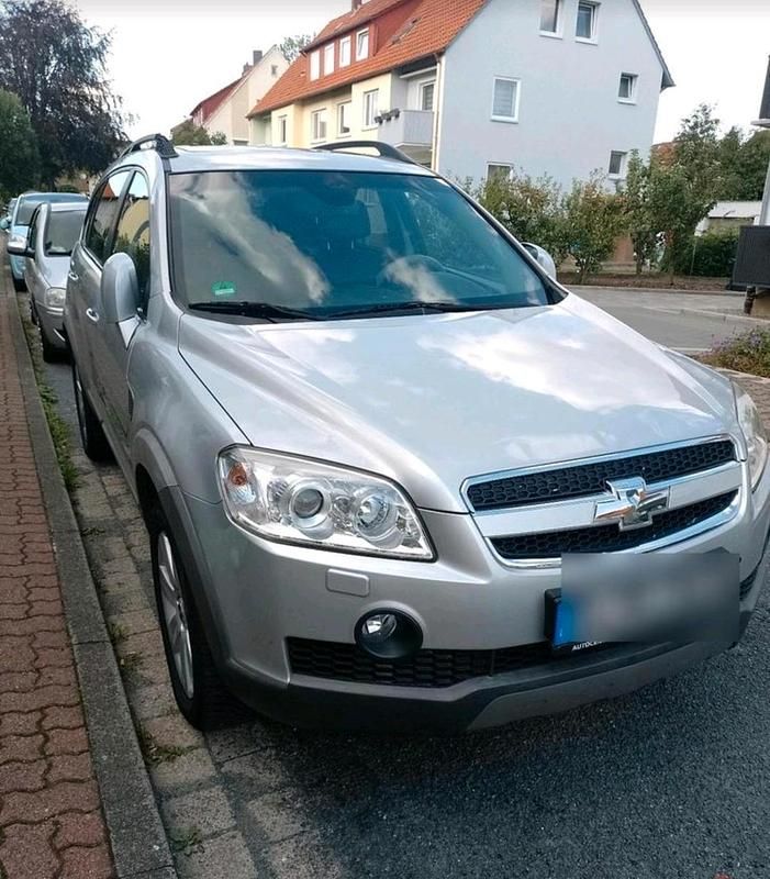 Grau Gebraucht 2011 Chevrolet Captiva SUV | 6.500 € (Fairer Preis) - Bild 1/4