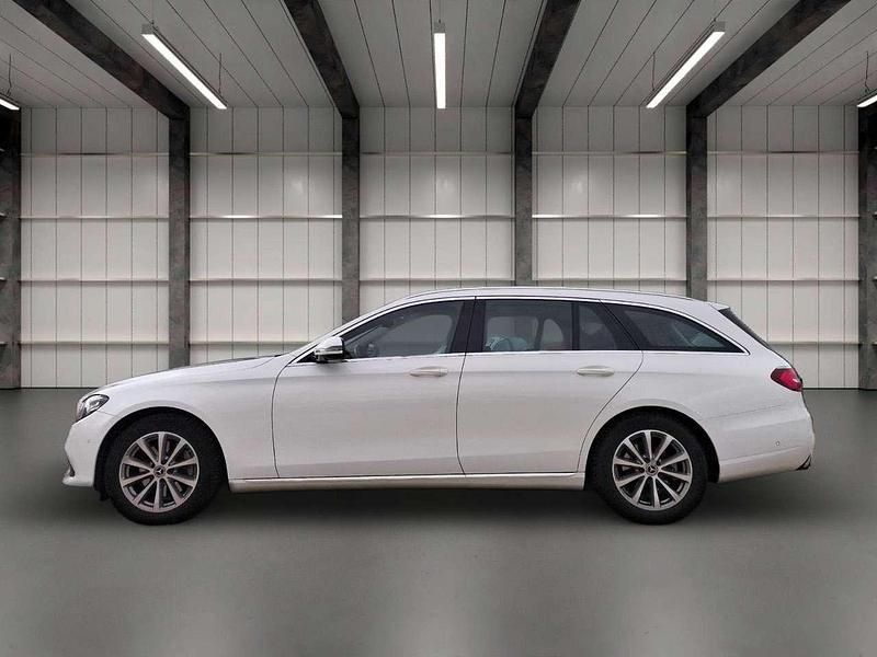 Gebraucht Mercedes E220 194 PS (142 kW) 2018 Polarweiss Kombi