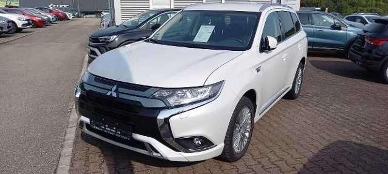 Perlmuttweiß Gebraucht 2020 Mitsubishi Outlander P-HEV Basis SUV | 20.980 € (Fairer Preis) - Bild 1/4