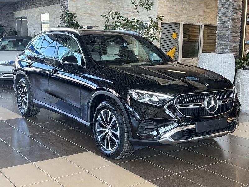 Schwarz Gebraucht 2023 Mercedes GLC220 Avantgarde SUV | 49.980 € (Guter Preis) - Bild 1/4