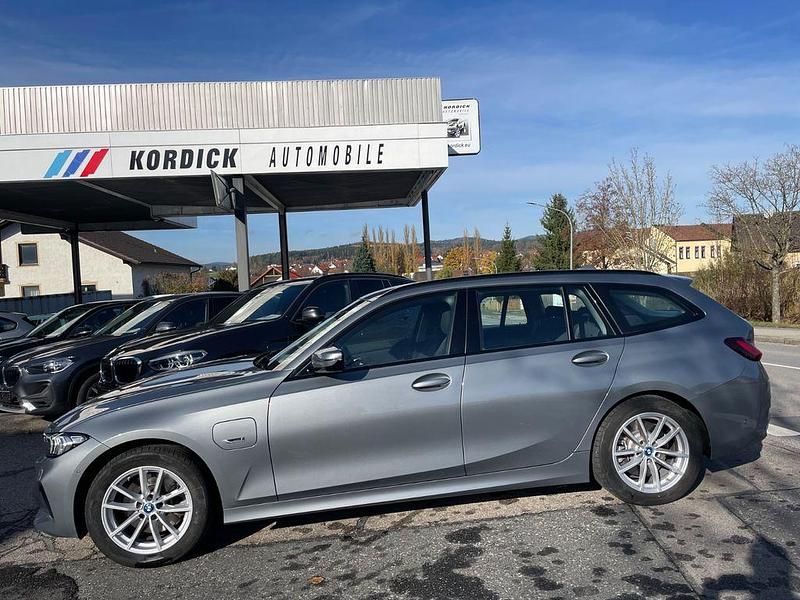 Gebraucht BMW 330 Shadowline 292 PS (214 kW) 2022 Grau Kombi