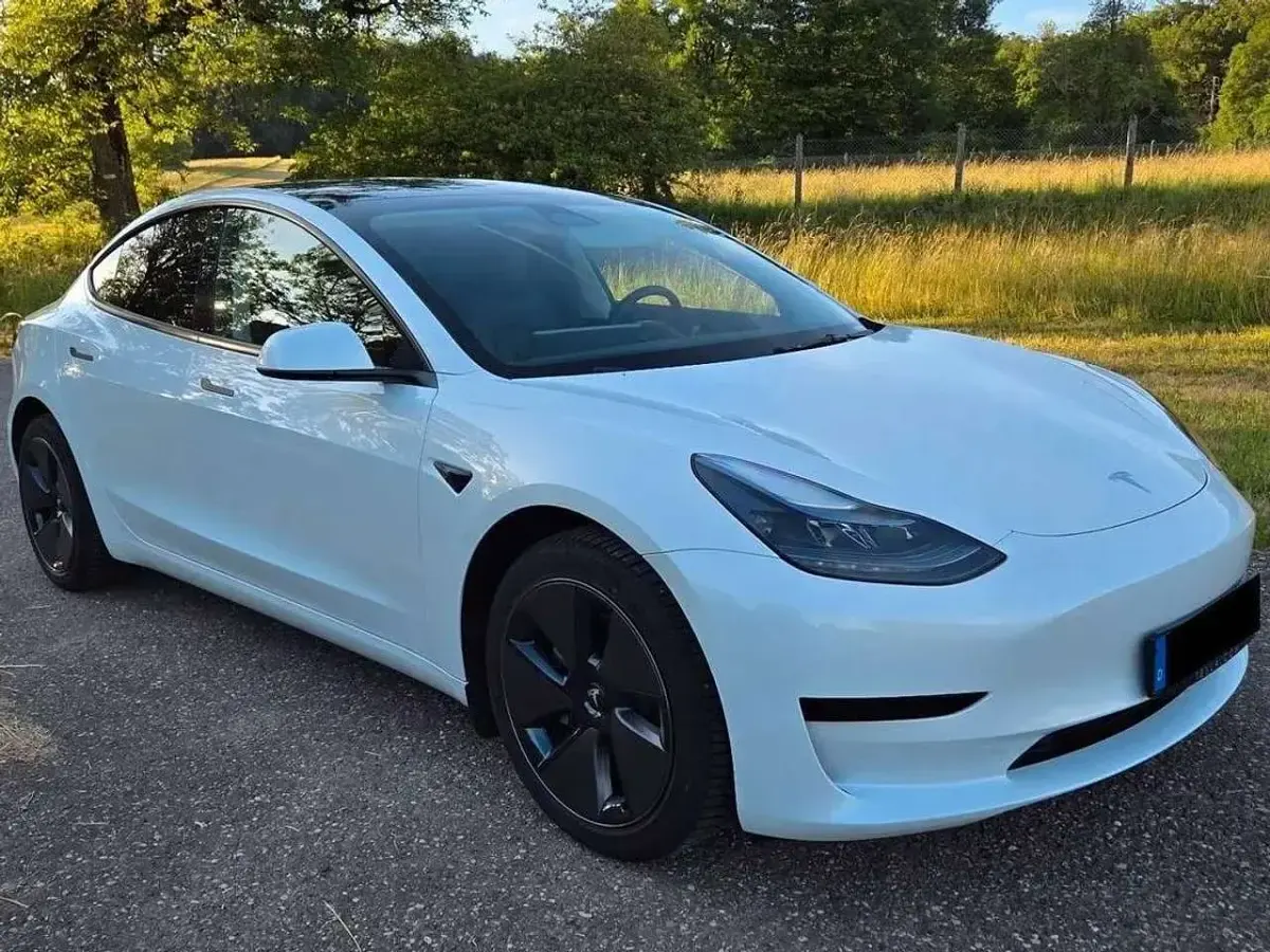 Gebraucht Tesla Model 3 RWD 208 kW (283 PS) 2023 Weiß Limousine