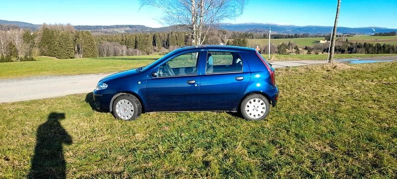 Gebraucht Fiat Punto 60 PS (44 kW) 2009 Blau Kleinwagen