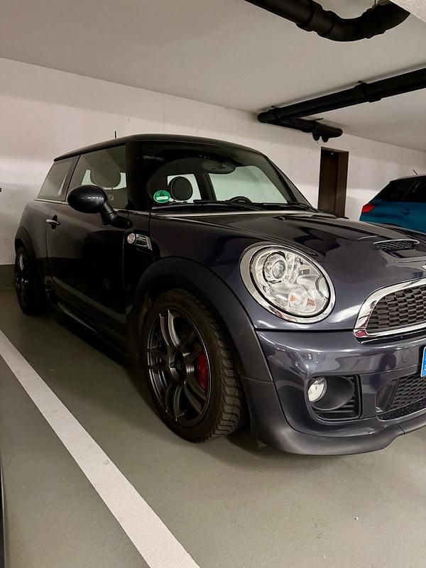 Grau Gebraucht 2013 Mini John Cooper Works Kleinwagen | 14.495 € (Fairer Preis) - Bild 1/4