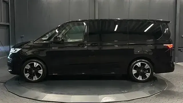 Używany VW Multivan Life 150 KM (110 kW) 2024 Andere Minivan