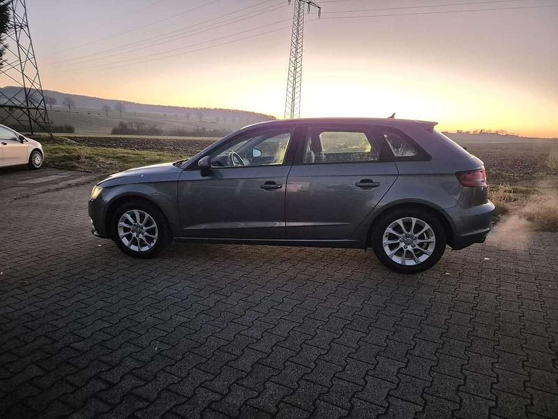 Gebraucht Audi A3 Attraction 125 PS (91 kW) 2016 Monsungrau metallic Kleinwagen