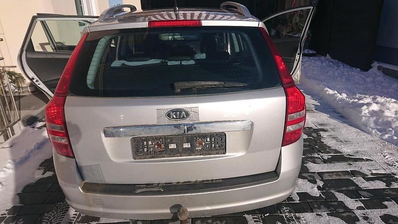 Gebraucht Kia Ceed 109 PS (80 kW) 2008 Silber Kleinwagen