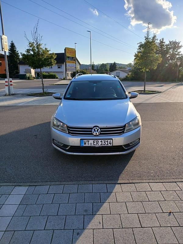 Grau Gebraucht 2012 VW Passat Kombi | 7.000 € (Fairer Preis) - Bild 1/4