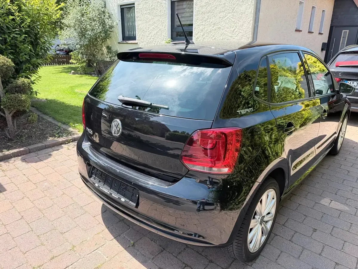 Gebraucht VW Polo Team 69 PS (50 kW) 2010 Schwarz Kleinwagen