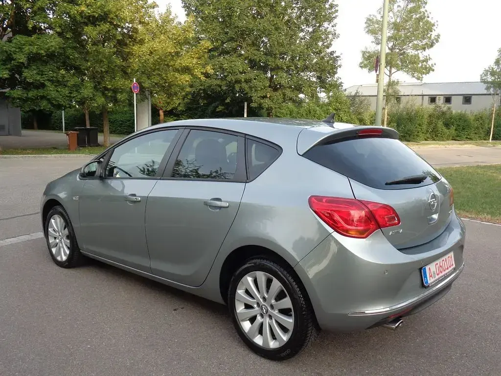 Gebraucht Opel Astra 165 PS (121 kW) 2015 Silber Limousine