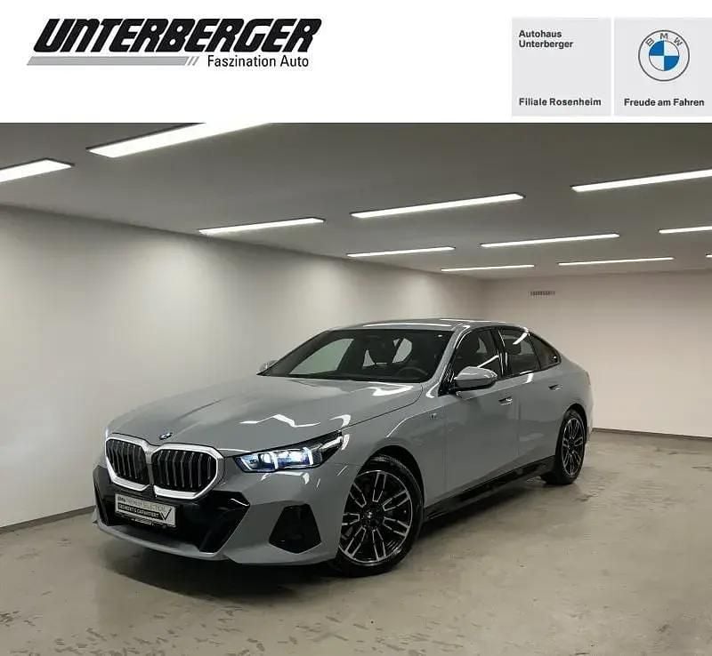 M brooklyn grau Gebraucht 2024 BMW 520 M Sport Limousine | 52.750 € (Superpreis) - Bild 1/4