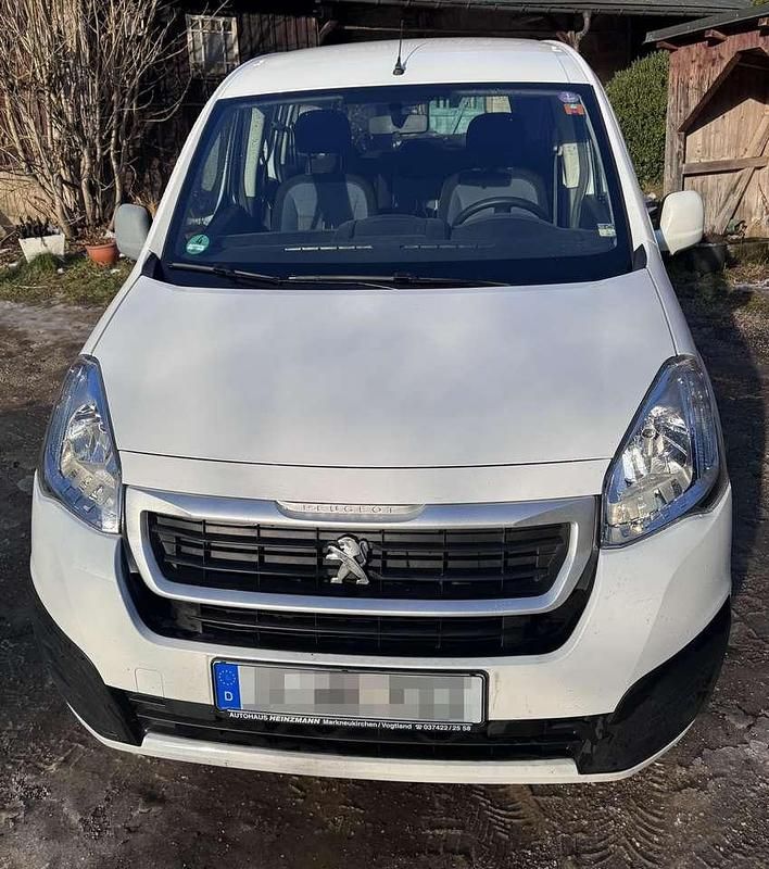 Gebraucht Peugeot TePee Active 98 PS (72 kW) 2015 Weiß Kombi