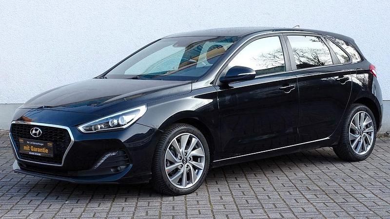 Gebraucht Hyundai i30 Passion Plus 140 PS (102 kW) 2018 Schwarz Limousine