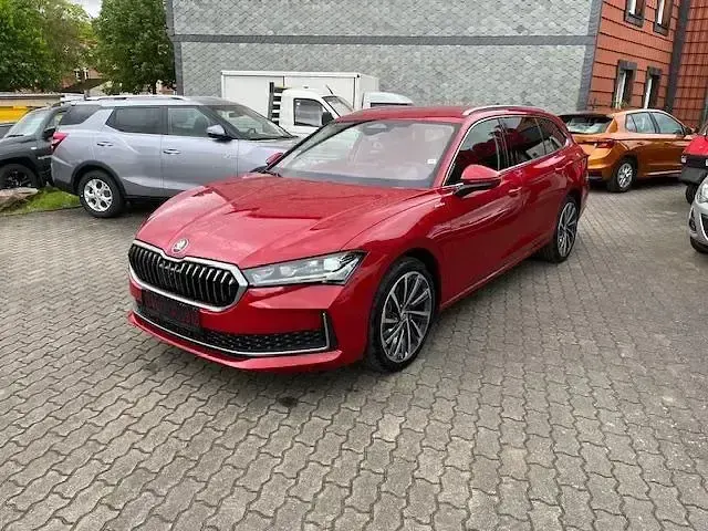 Gebraucht Skoda Superb LAURIN & KLEMENT 150 PS (110 kW) 2024 Carminrot metallic Kombi