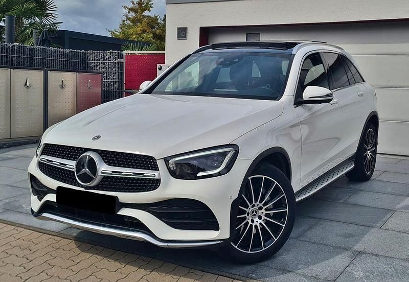 Weiß Gebraucht 2020 Mercedes GLC220 AMG line SUV | 44.500 € (Teuer) - Bild 1/4