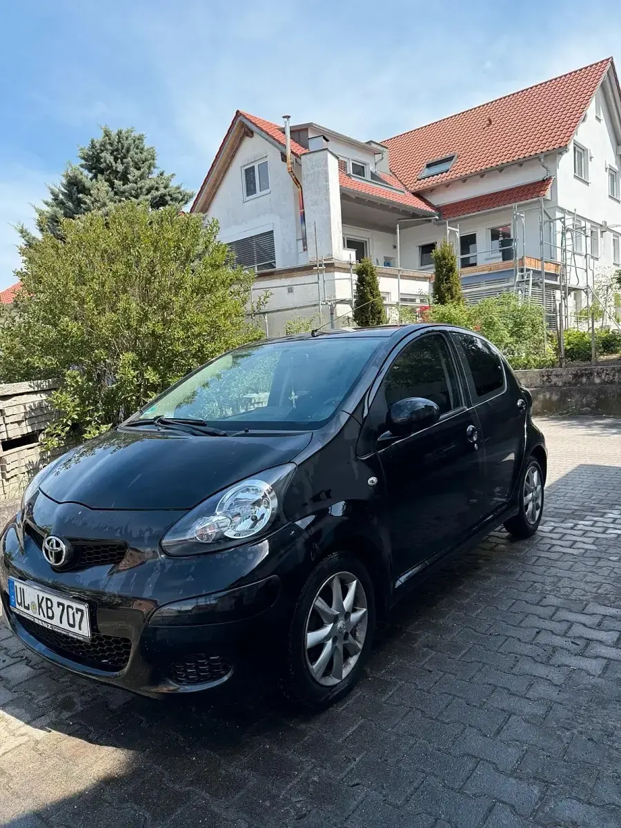 Second-hand Toyota Aygo 68 CP (50 kW) 2009 Negru Hatchback