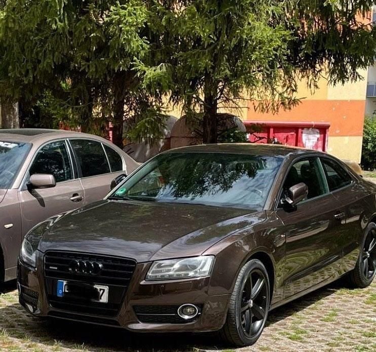 Braun Gebraucht 2010 Audi A5 Sport Coupé | 8.300 € - Bild 1/4