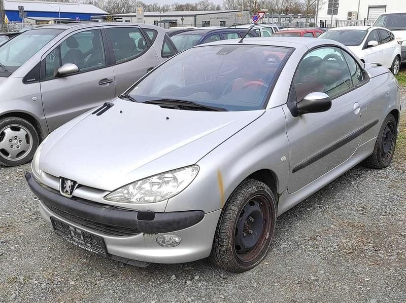 Gebraucht Peugeot 206 CC 109 PS (80 kW) 2001 Visionblau Cabrio
