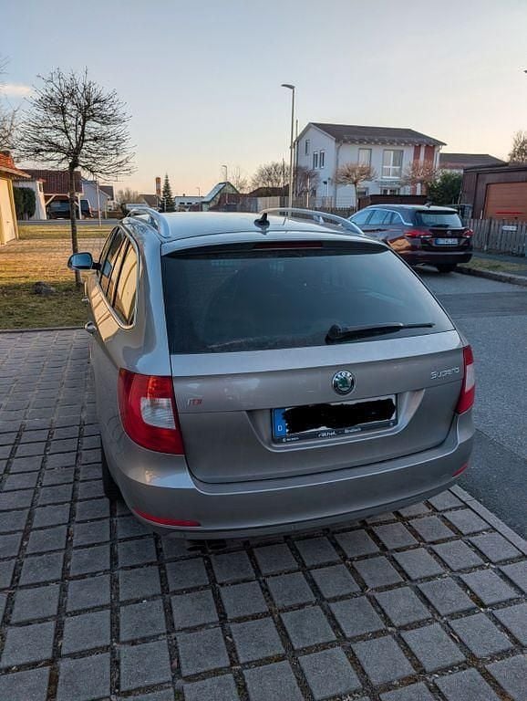 Gebraucht Skoda Superb Elegance 170 PS (125 kW) 2012 Silber Kombi