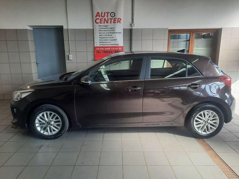 Gebraucht Kia Rio 99 PS (72 kW) 2019 Braun Limousine