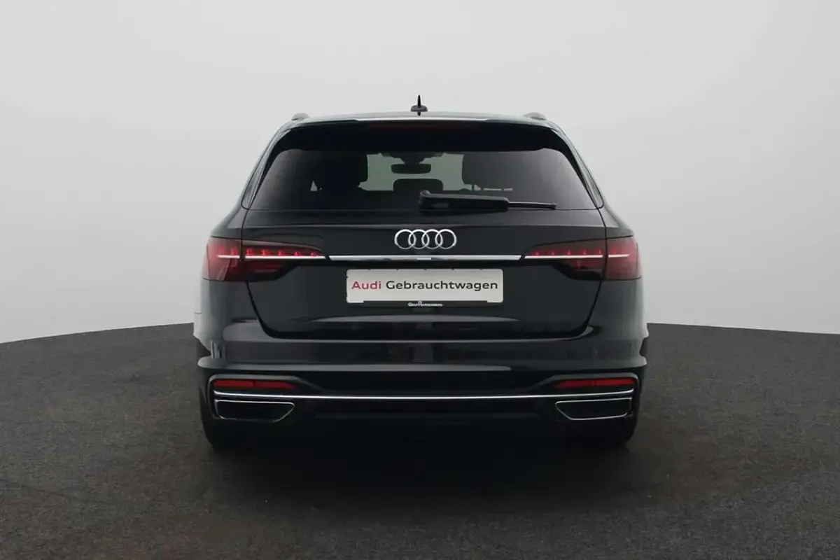 Gebraucht Audi A4 Advanced Plus 163 PS (119 kW) 2023 Brillantschwarz Kombi